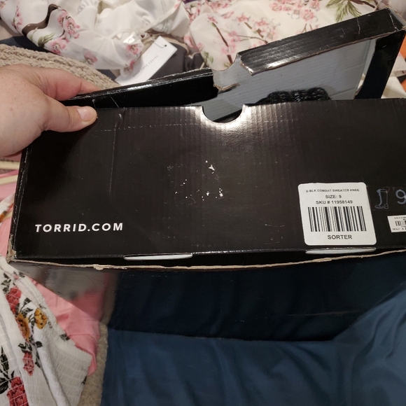 NIB Torrid Knee High Sweater Boots Lace & Zipper Black Faux Leather 9W Wide Calf - Picture 4 of 5